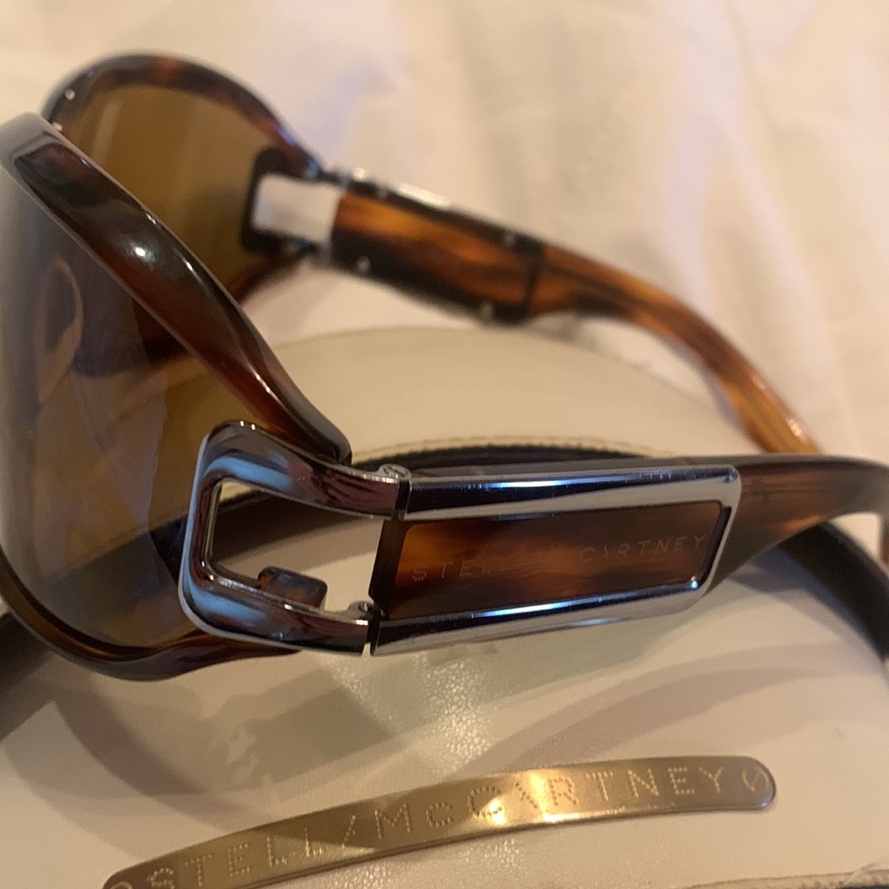 Authentic Stella McCartney sunglasses. - Picture 6 of 7